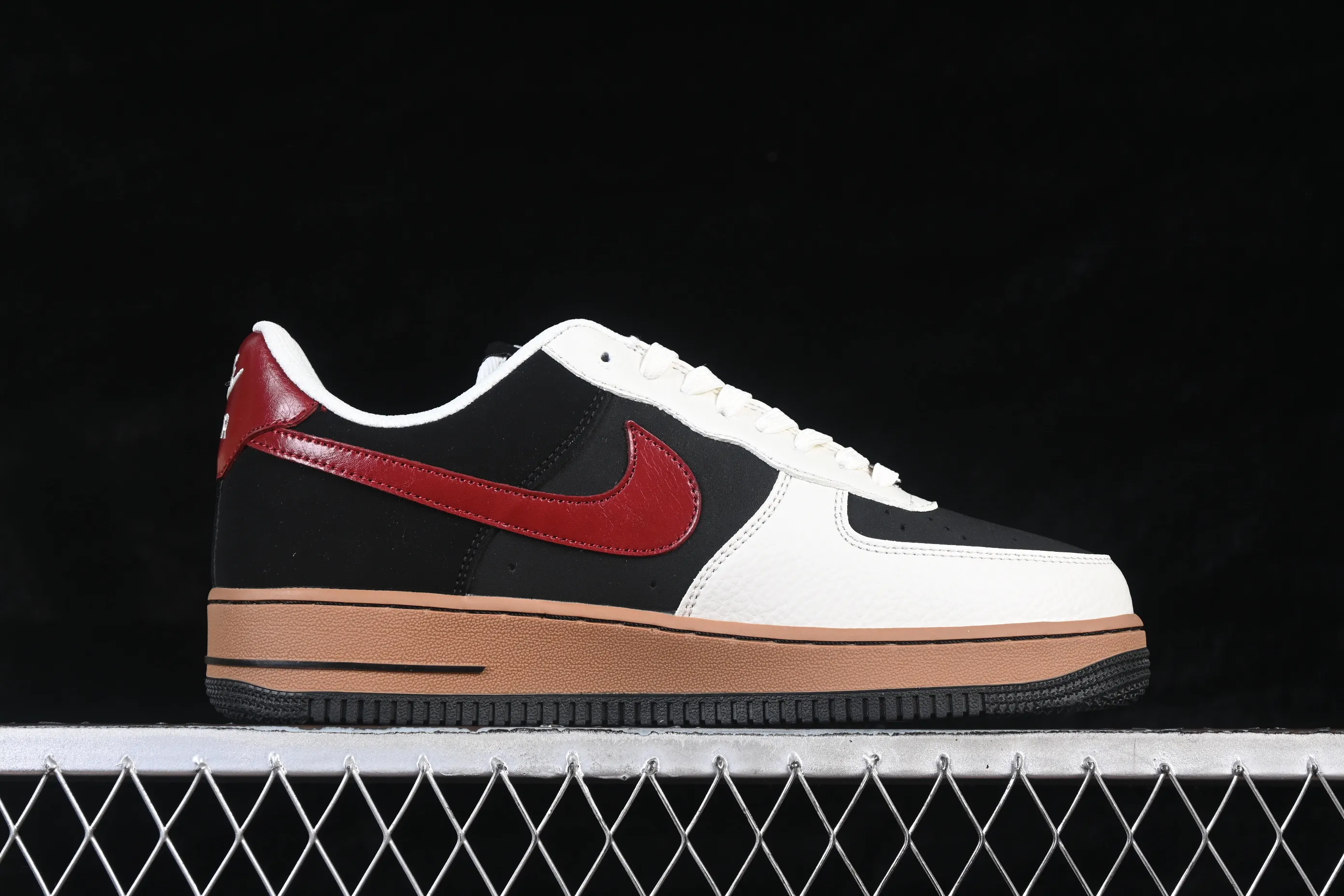All categories Nk Air Force 1 Air Force series Nk Air Force 1 Low Air Force low-top Nike Air Force 1'07 Low White, red and black color splicing Air Force 1 low-top casual sneakers IM3378-122